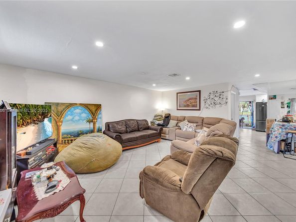 9747 NW 37th St 9747, Sunrise FL 33351