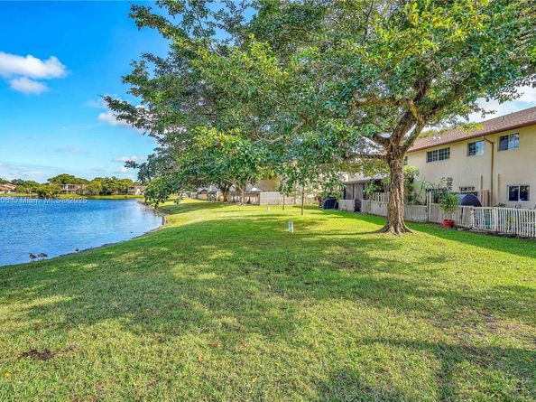 9747 NW 37th St 9747, Sunrise FL 33351