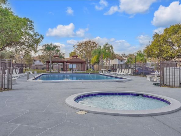 9747 NW 37th St 9747, Sunrise FL 33351