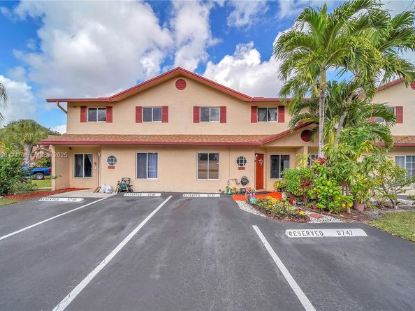 9747 NW 37th St 9747, Sunrise FL 33351