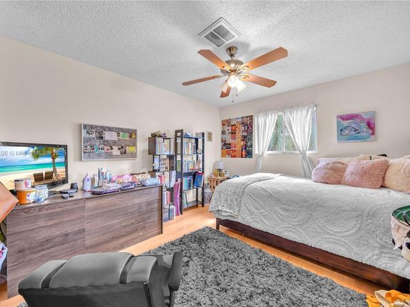 9747 NW 37th St 9747, Sunrise FL 33351
