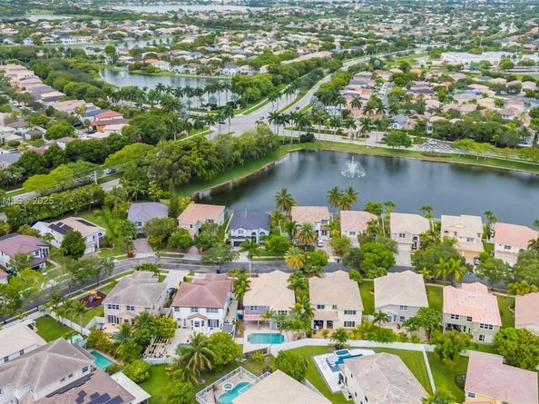 15862 SW 24th St, Miramar FL 33027