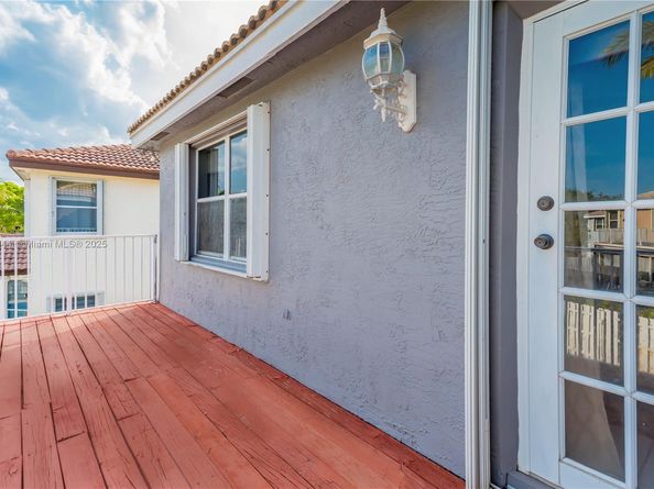 15862 SW 24th St, Miramar FL 33027
