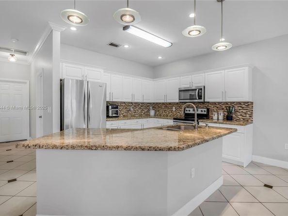 15862 SW 24th St, Miramar FL 33027