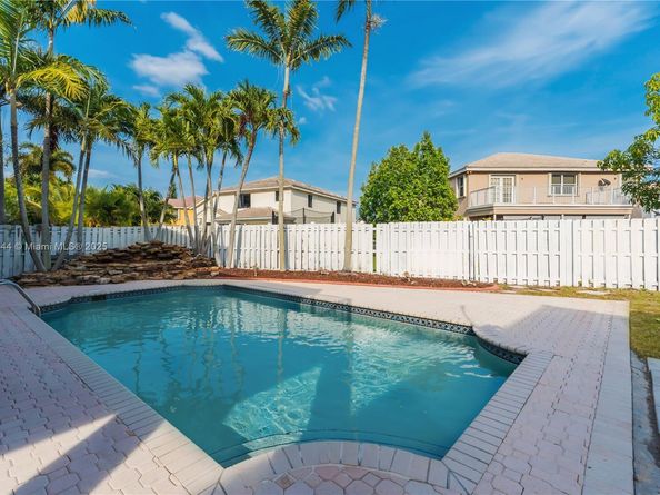 15862 SW 24th St, Miramar FL 33027