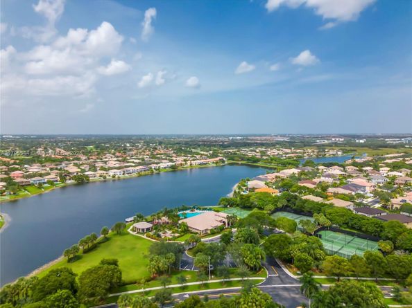 15862 SW 24th St, Miramar FL 33027