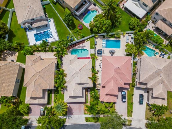 15862 SW 24th St, Miramar FL 33027