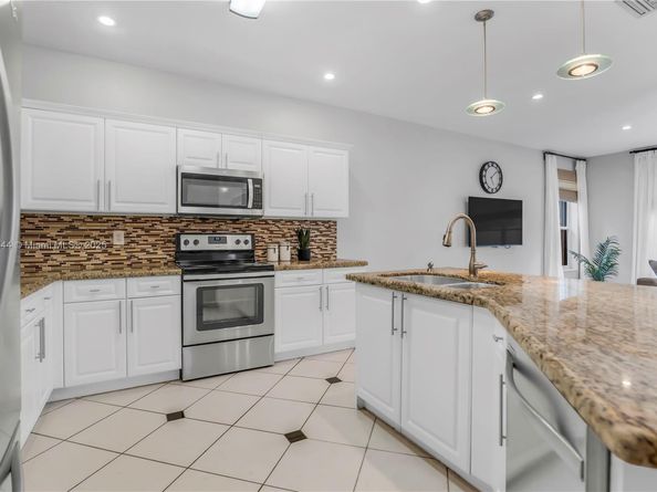 15862 SW 24th St, Miramar FL 33027