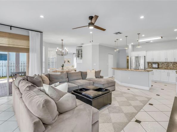 15862 SW 24th St, Miramar FL 33027