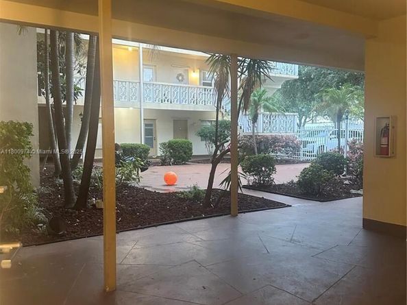 1958 Monroe St 102, Hollywood FL 33020