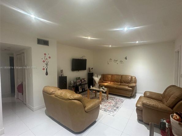 1958 Monroe St 102, Hollywood FL 33020