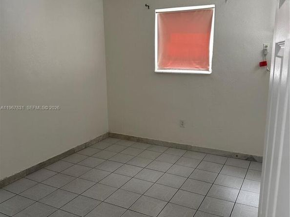 911 NW 22nd Pl, Miami FL 33125