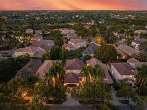 1077 Golden Cane Dr, Weston FL 33327