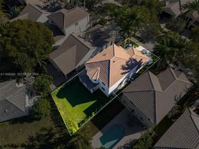 1077 Golden Cane Dr, Weston FL 33327