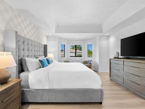 1077 Golden Cane Dr, Weston FL 33327