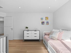 1077 Golden Cane Dr, Weston FL 33327