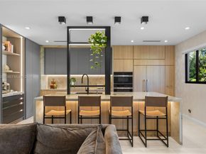 1077 Golden Cane Dr, Weston FL 33327