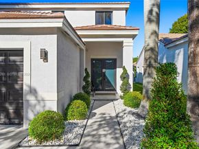 1077 Golden Cane Dr, Weston FL 33327