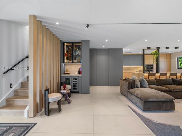 1077 Golden Cane Dr, Weston FL 33327