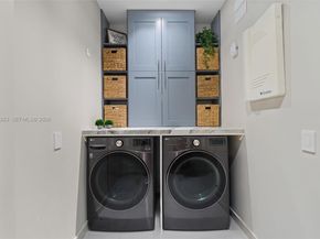 1077 Golden Cane Dr, Weston FL 33327