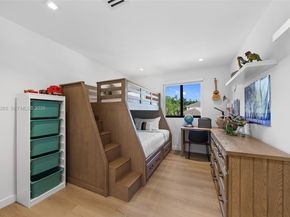 1077 Golden Cane Dr, Weston FL 33327