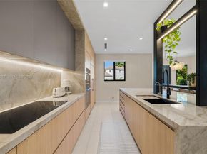 1077 Golden Cane Dr, Weston FL 33327