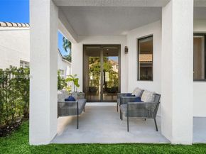 1077 Golden Cane Dr, Weston FL 33327