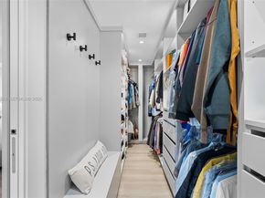 1077 Golden Cane Dr, Weston FL 33327