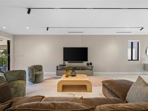 1077 Golden Cane Dr, Weston FL 33327