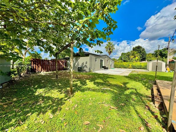 2462 NW 62nd Ter, Margate FL 33063