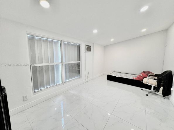 2462 NW 62nd Ter, Margate FL 33063