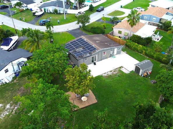 2462 NW 62nd Ter, Margate FL 33063