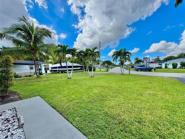 2462 NW 62nd Ter, Margate FL 33063