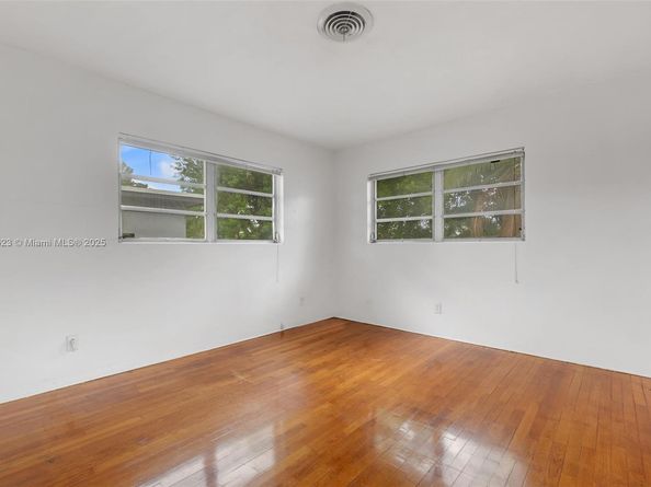 80 NE 48th St, Oakland Park FL 33334