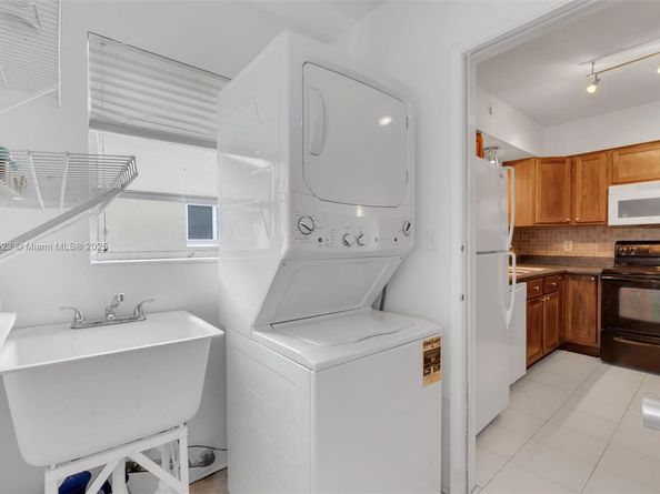80 NE 48th St, Oakland Park FL 33334