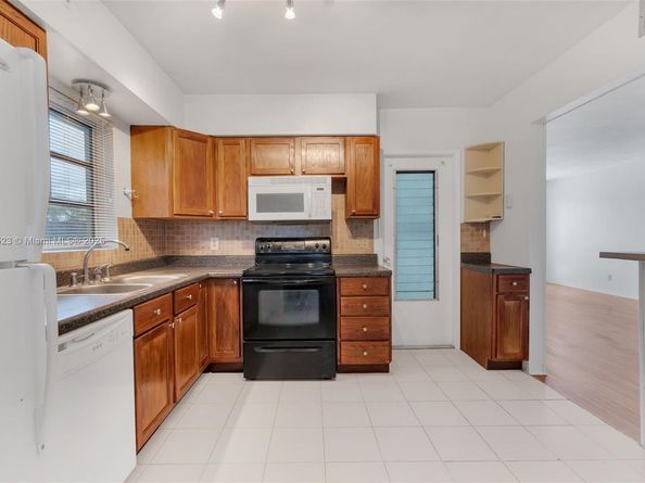 80 NE 48th St, Oakland Park FL 33334