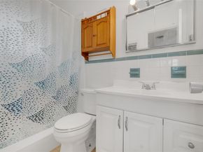 80 NE 48th St, Oakland Park FL 33334
