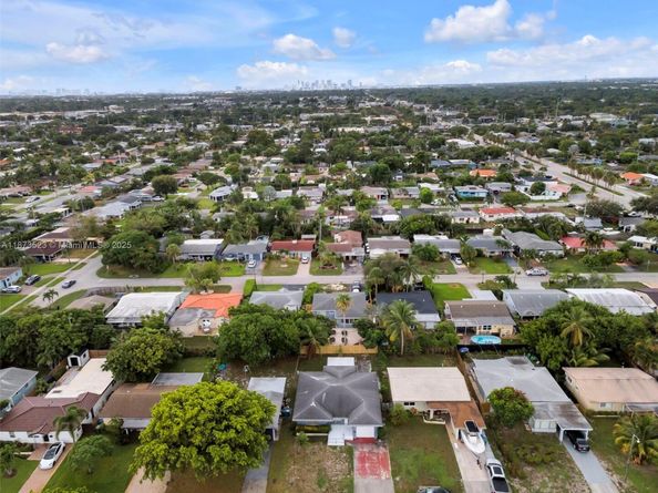 80 NE 48th St, Oakland Park FL 33334