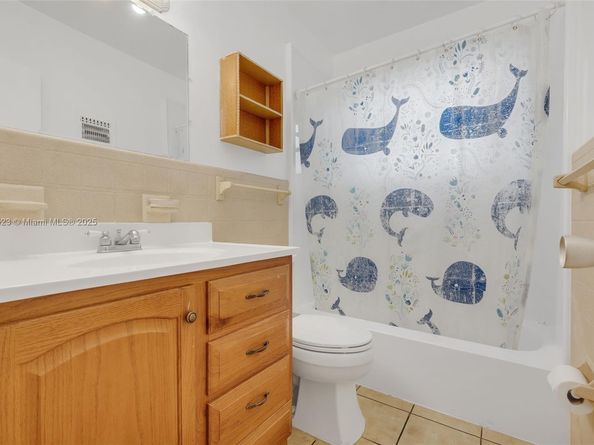 80 NE 48th St, Oakland Park FL 33334