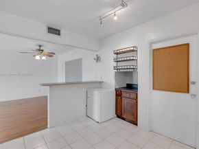 80 NE 48th St, Oakland Park FL 33334