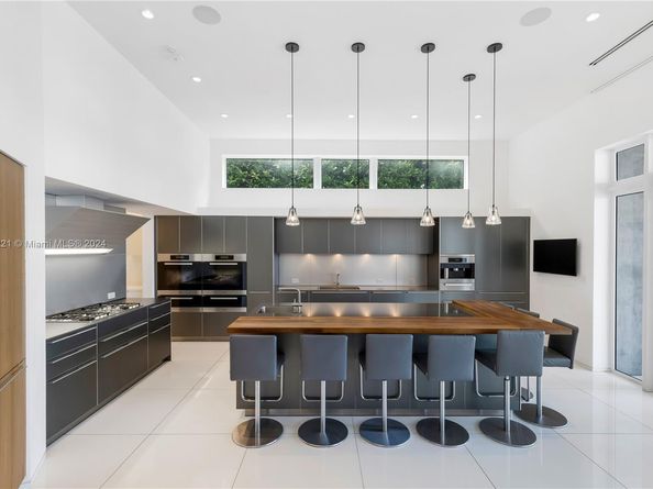 271 N Hibiscus Dr, Miami Beach FL 33139