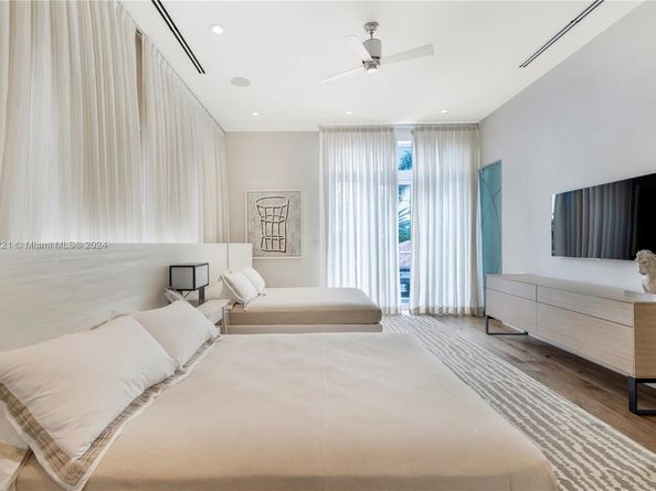 271 N Hibiscus Dr, Miami Beach FL 33139