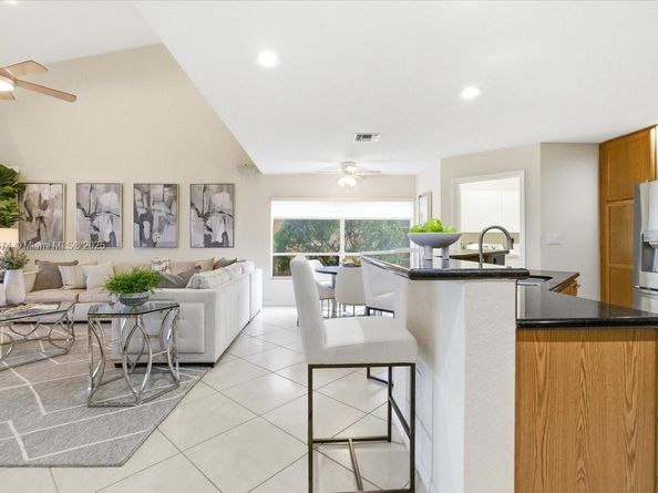 13931 NW 19th St, Pembroke Pines FL 33028