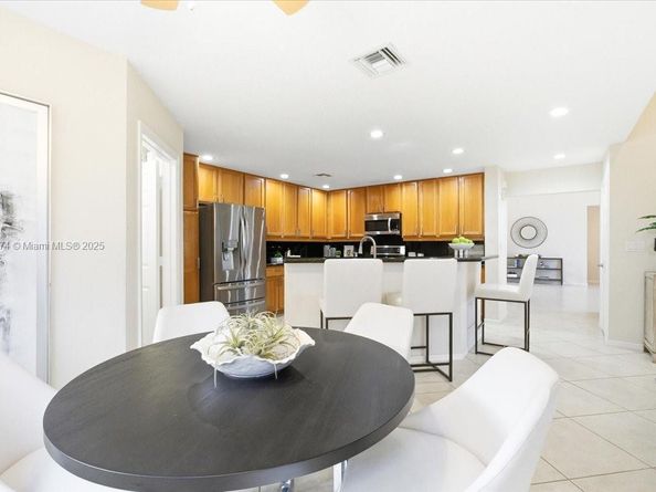 13931 NW 19th St, Pembroke Pines FL 33028