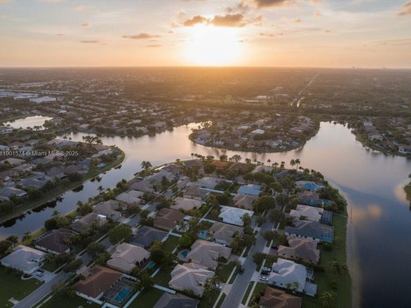 13931 NW 19th St, Pembroke Pines FL 33028