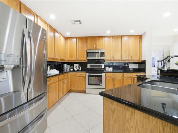 13931 NW 19th St, Pembroke Pines FL 33028