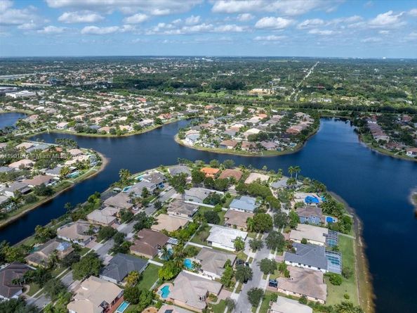 13931 NW 19th St, Pembroke Pines FL 33028