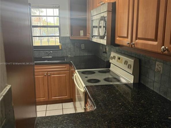 5046 SW 145th Ave, Miami FL 33175