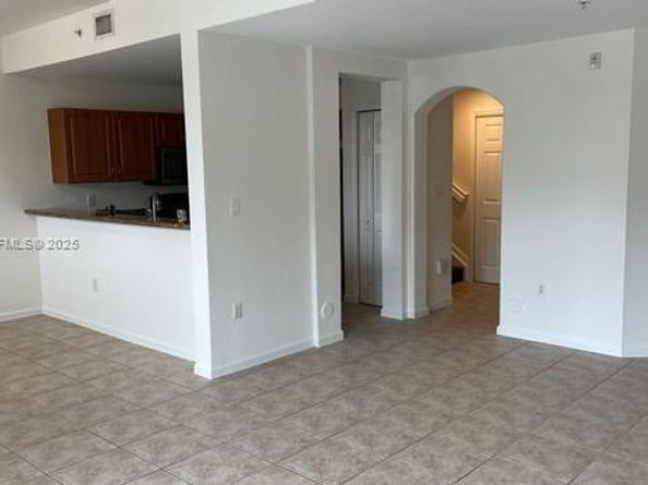 11201 NW 83rd St 205, Doral FL 33178