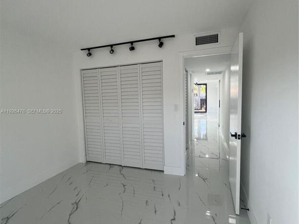 20610 NE 7th Ct, Miami FL 33179